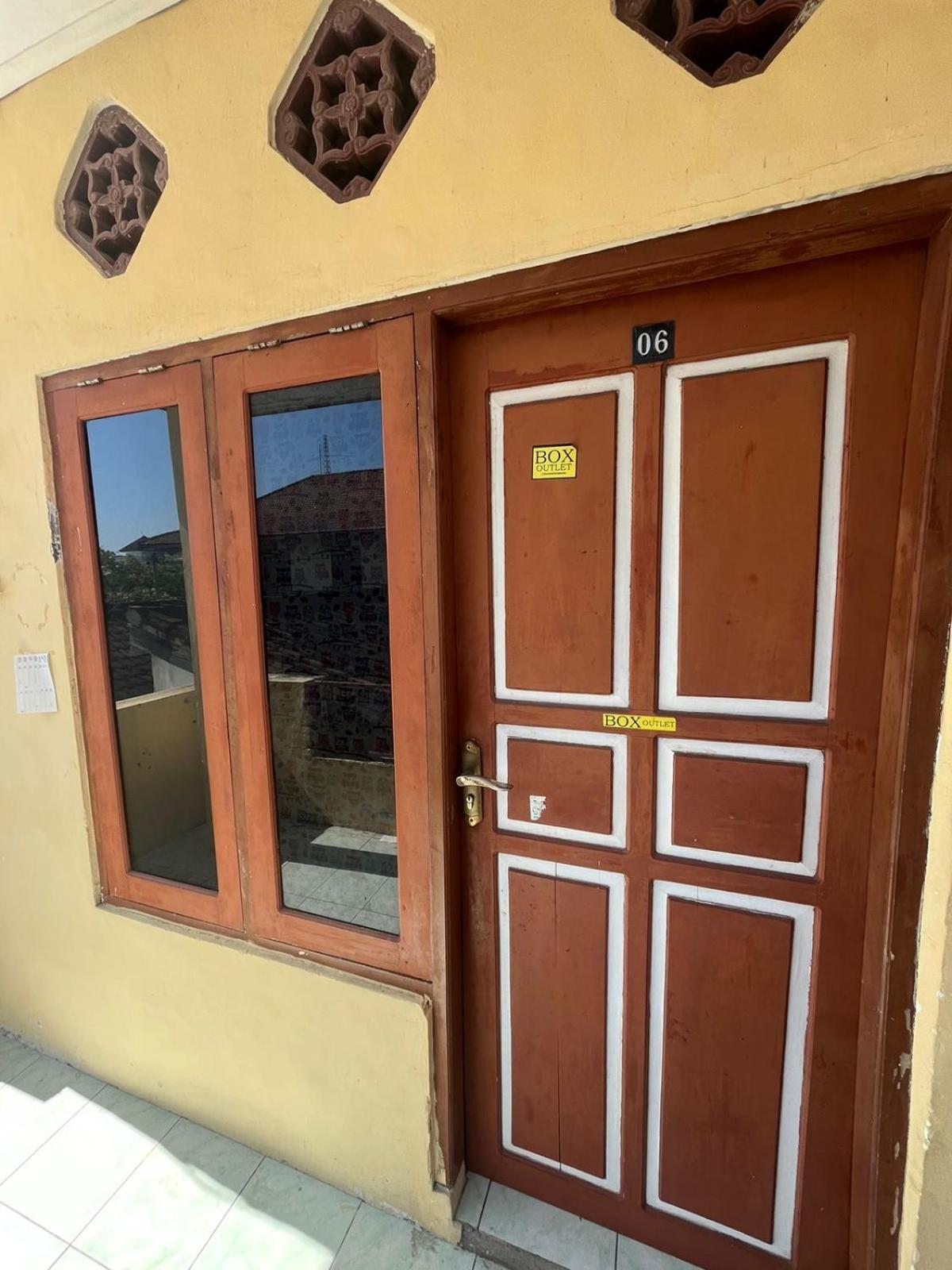 Winner House Ловіна Екстер'єр фото
